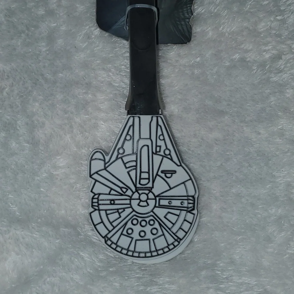 DISNEY Star Wars Silicone Tongs Millenium Falcon
